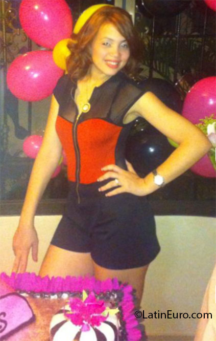 Date this young Dominican Republic girl Cris from Santo Domingo DO24758