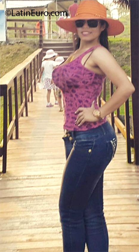 Date this georgeous Honduras girl Brenda from Tegucigalpa HN2005