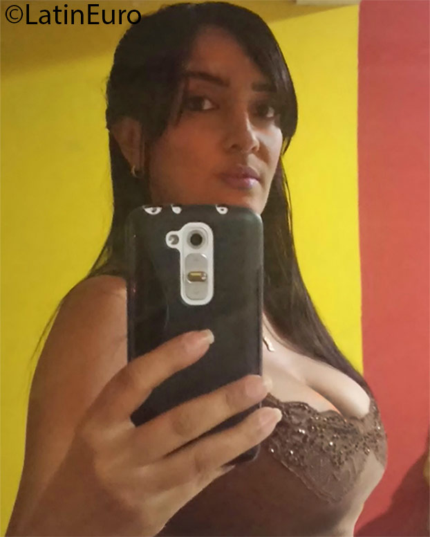 Date this hard body Dominican Republic girl Raquel from Santo Domingo DO24861