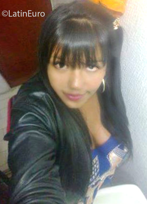 Date this delightful Colombia girl Denis from Bogota CO18628