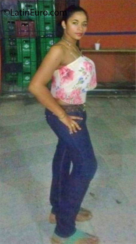 Date this charming Dominican Republic girl Tania from Santiag DO24886