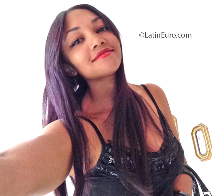 Date this hot Dominican Republic girl Yahairia from Santiago DO24891