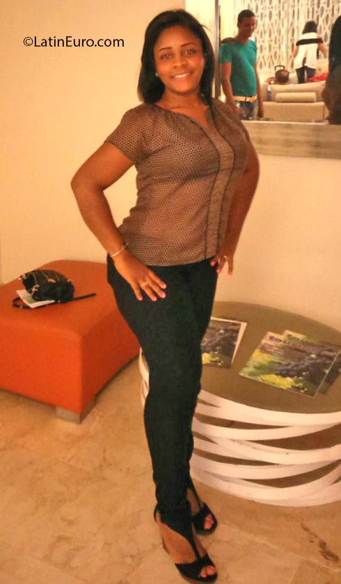 Date this foxy Dominican Republic girl Margarita from Santo Domingo DO24901