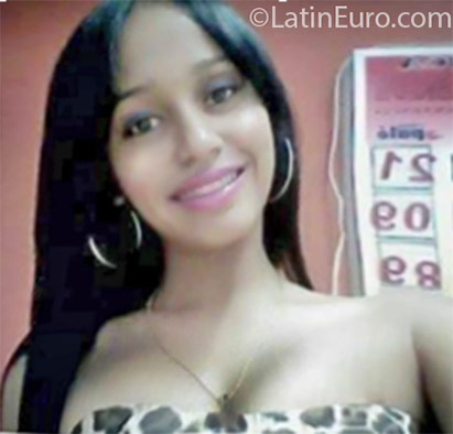 Date this sultry Dominican Republic girl Clarisa from Santiago DO24918