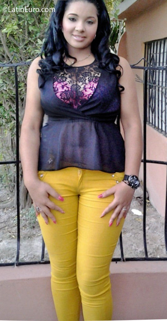 Date this charming Dominican Republic girl Camen from San Pedro de Macoris DO24922