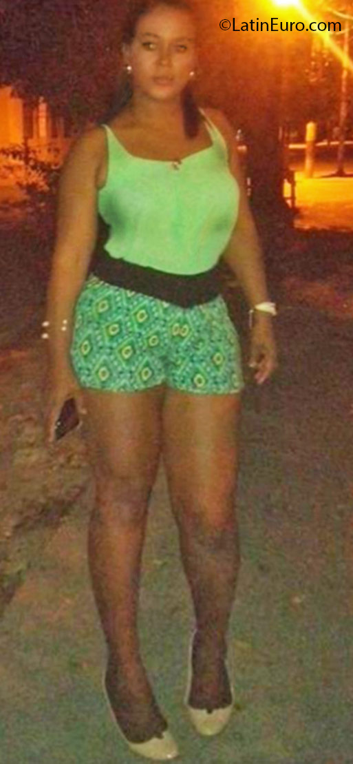 Date this charming Dominican Republic girl Nicaurys from Santo Domingo DO24941