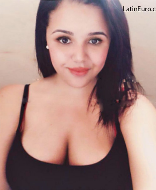 Date this beautiful Brazil girl Maria from Araras BR9580