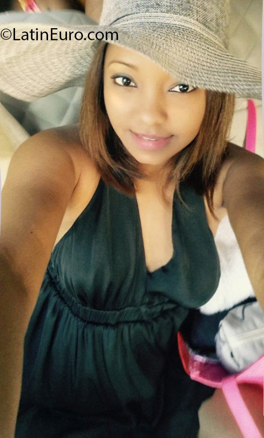 Date this nice looking Dominican Republic girl Luz from Santiago DO25014