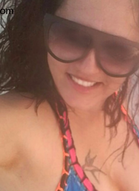 Date this nice looking Brazil girl Waleria from Goiania BR9590