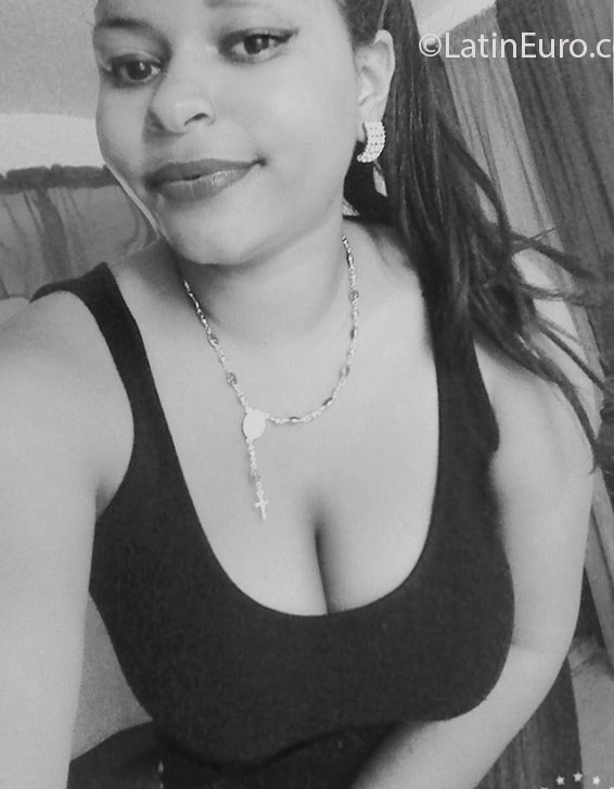 Date this charming Dominican Republic girl Mariel perez from Santiago Rd DO25025