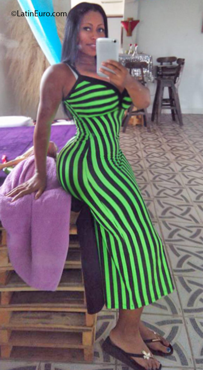 Date this delightful Colombia girl Karen from Cali CO18706