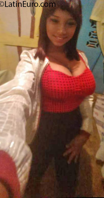 Date this cute Dominican Republic girl Milagros from Santo Domingo DO25081