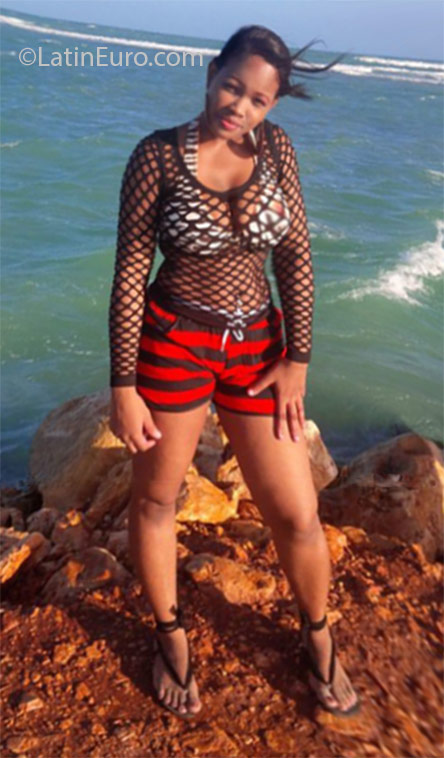 Date this foxy Jamaica girl Bel423 from Kingston JM2270