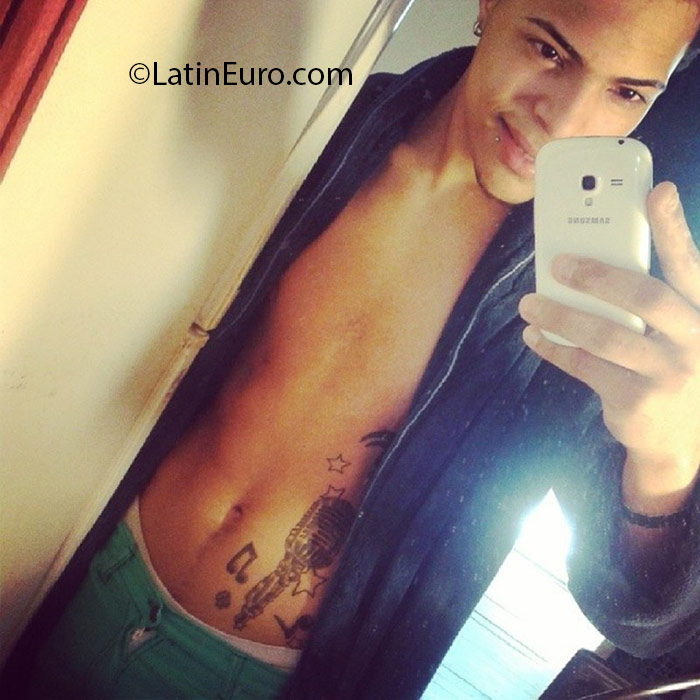 Date this foxy Dominican Republic man Yeuri from Santo Domingo DO25140