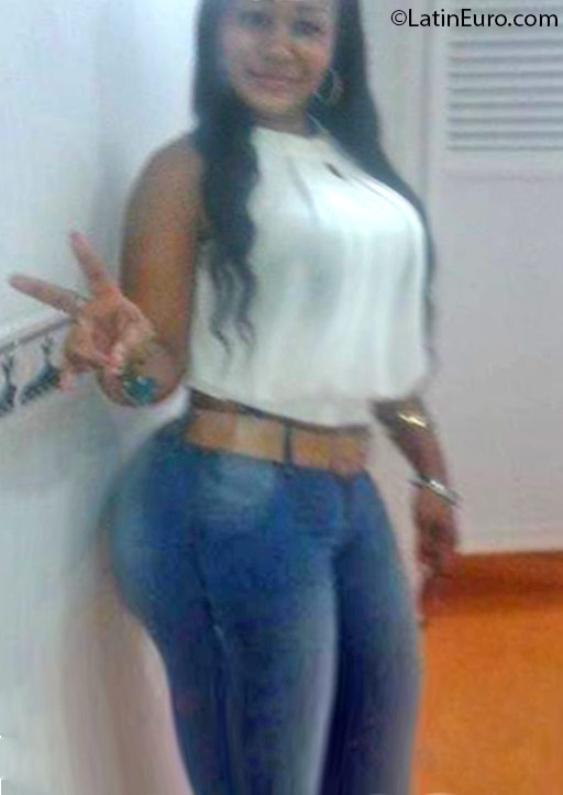 Date this pretty Colombia girl Maritza from Buenaventura CO18750