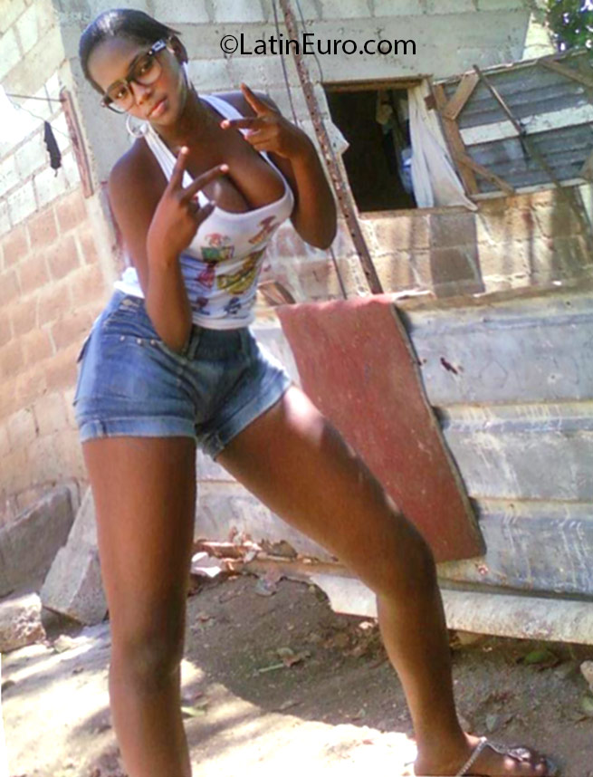 Date this passionate Dominican Republic girl Claribel from San Pedro de Macoris DO25156