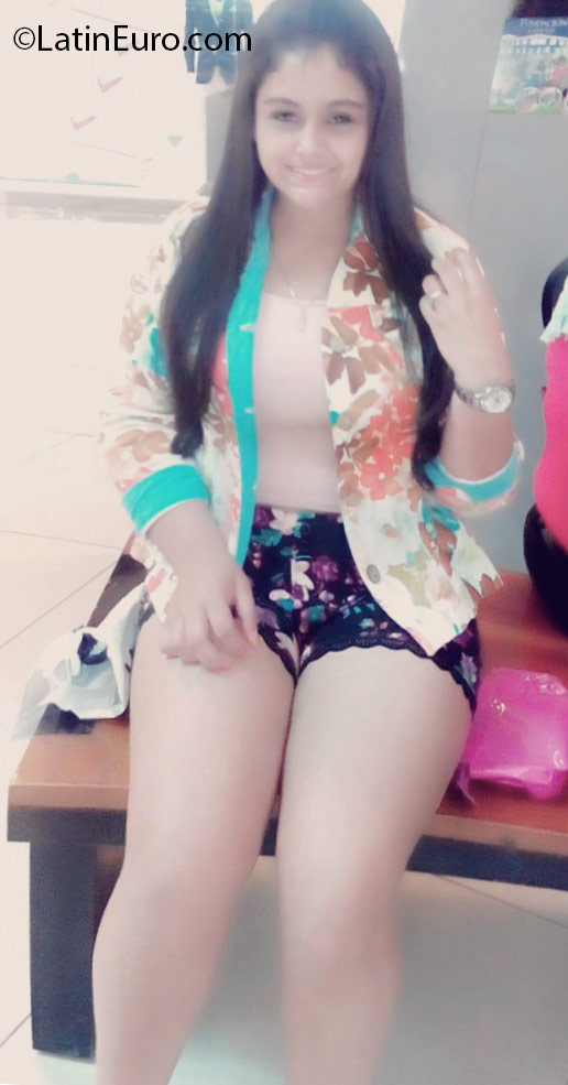 Date this hot Honduras girl Gaby from Tegucigalpa HN2216