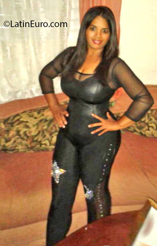 Date this beautiful Dominican Republic girl Andrais from Santo Domingo DO25268