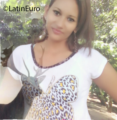 Date this happy Honduras girl Iza from Tegucigalpa HN2083