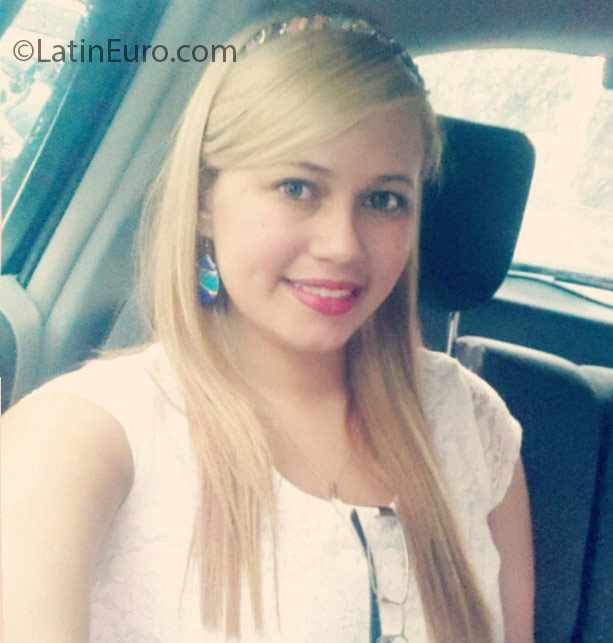 Date this athletic Panama girl Solmery from Panama PA928