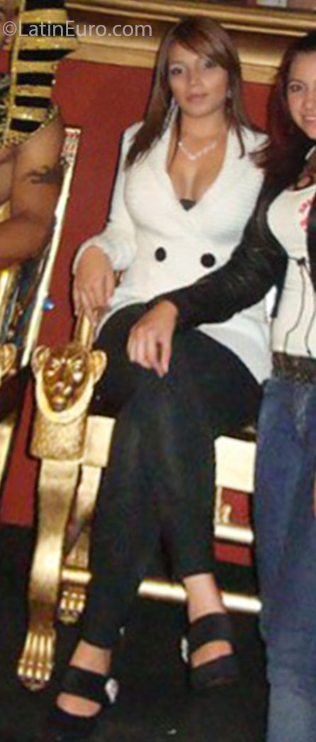 Date this charming Colombia girl Elizabeth from Medellin CO18801