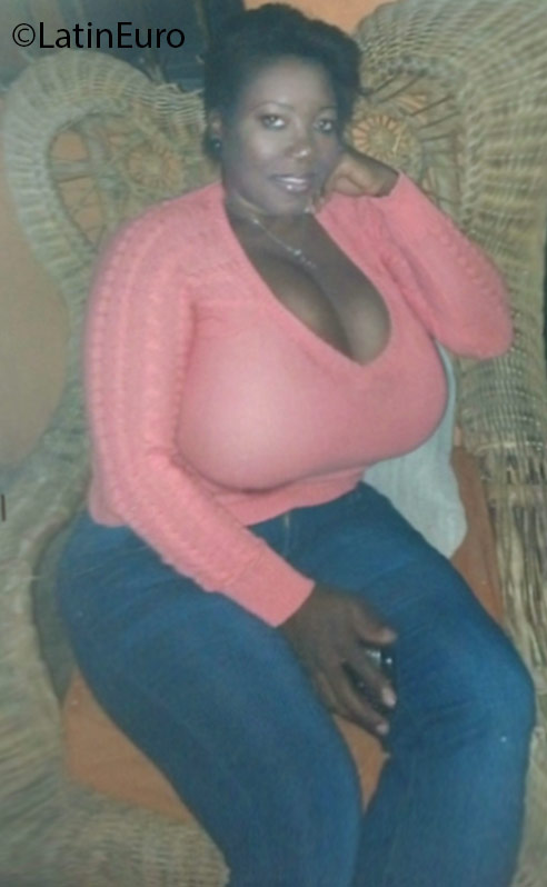 Date this sultry Dominican Republic girl Mireya from Santo Domingo DO25342