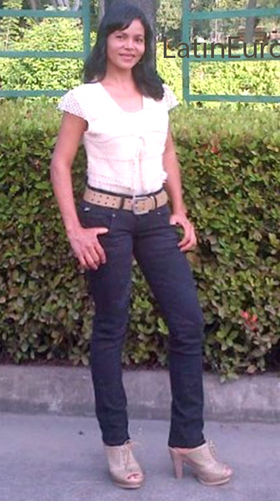 Date this lovely Honduras girl Cristina from Tegucigalpa HN2094