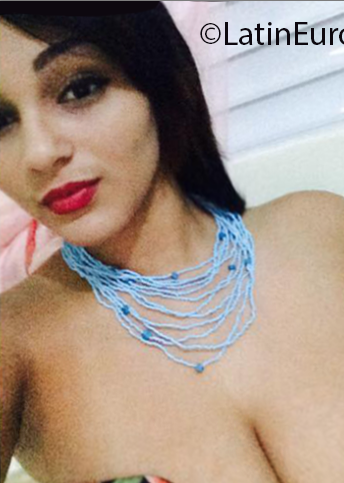 Date this sultry Dominican Republic girl Indira from Santo Domingo DO25350