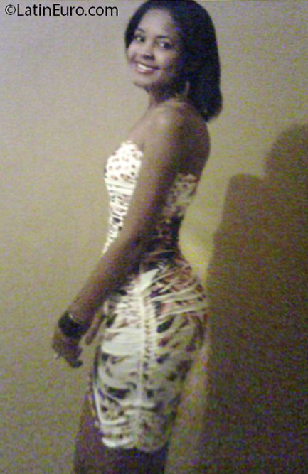 Date this sultry Dominican Republic girl Estenislia from Santiago DO25509