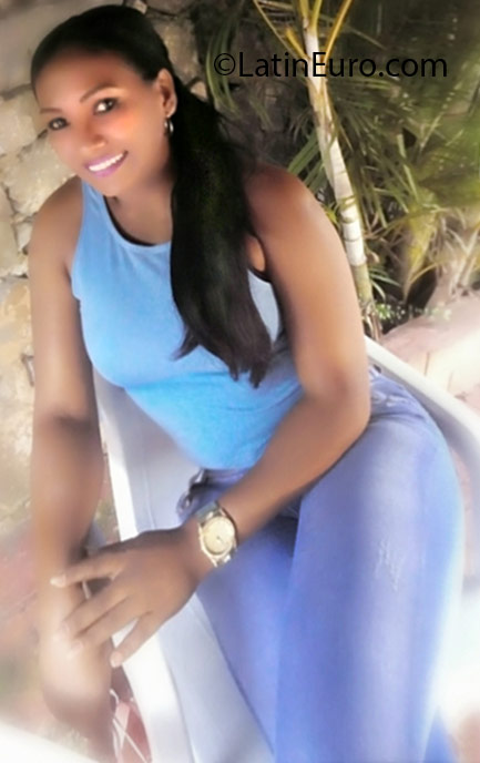 Date this tall Dominican Republic girl Leslye from Santo Domingo DO25644