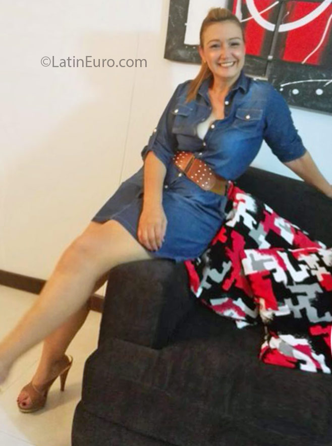 Date this pretty Colombia girl May from Cali CO18913