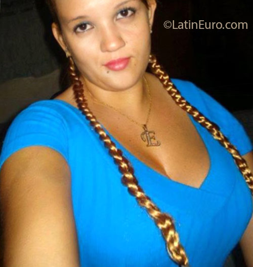 Date this pretty Dominican Republic girl Esthefany from Santiago DO25704