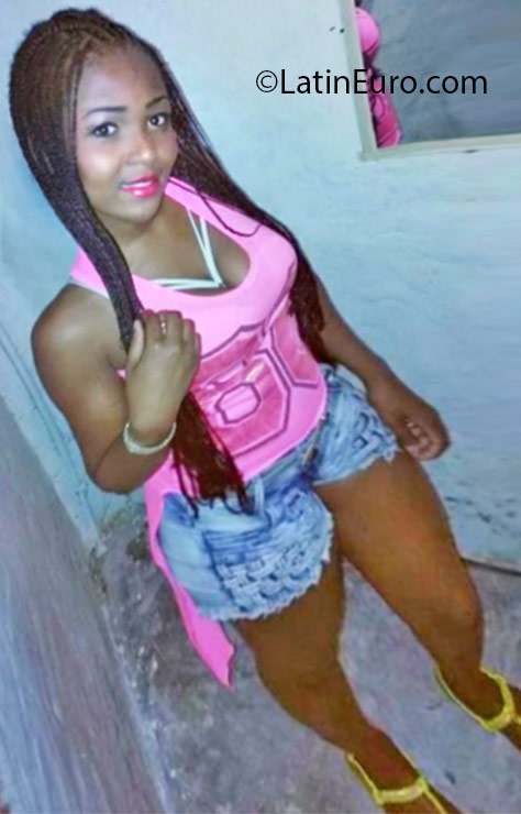 Date this attractive Colombia girl Eva from Medellin CO18934