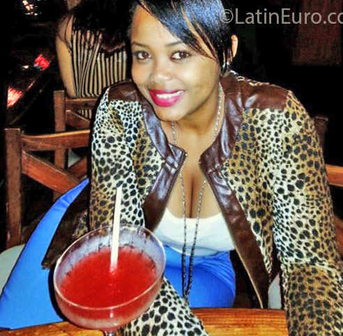 Date this voluptuous Dominican Republic girl Yiya from Santo Domingo DO25729