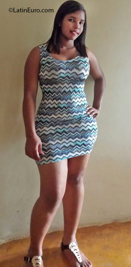 Date this stunning Dominican Republic girl ARISLEIDY from Santo Domingo DO25755