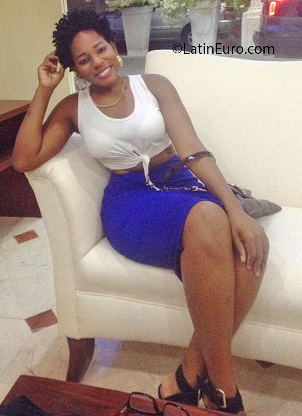 Date this sensual Dominican Republic girl Vivian from Santiago DO25784