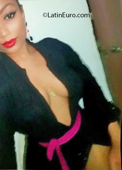 Date this sensual Dominican Republic girl Caroline from Santiago DO25801