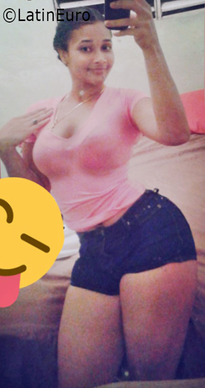 Date this sensual Dominican Republic girl Cherina from Santo Domingo DO25912