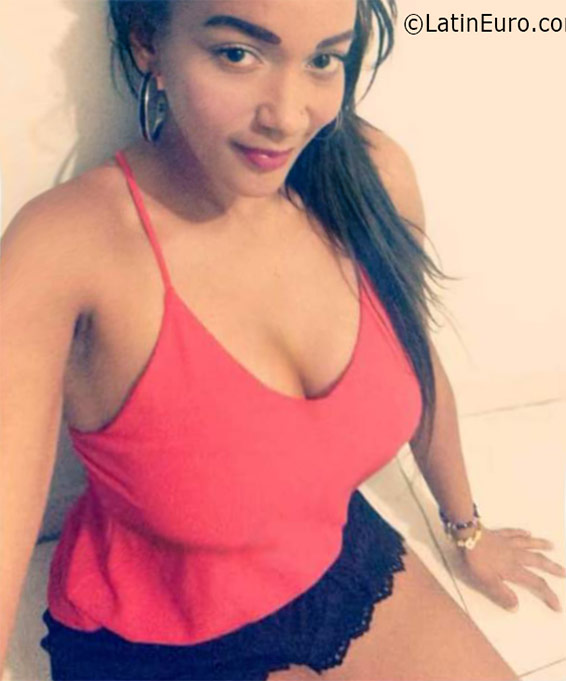 Date this sensual Colombia girl Dyliu from Cali CO19011