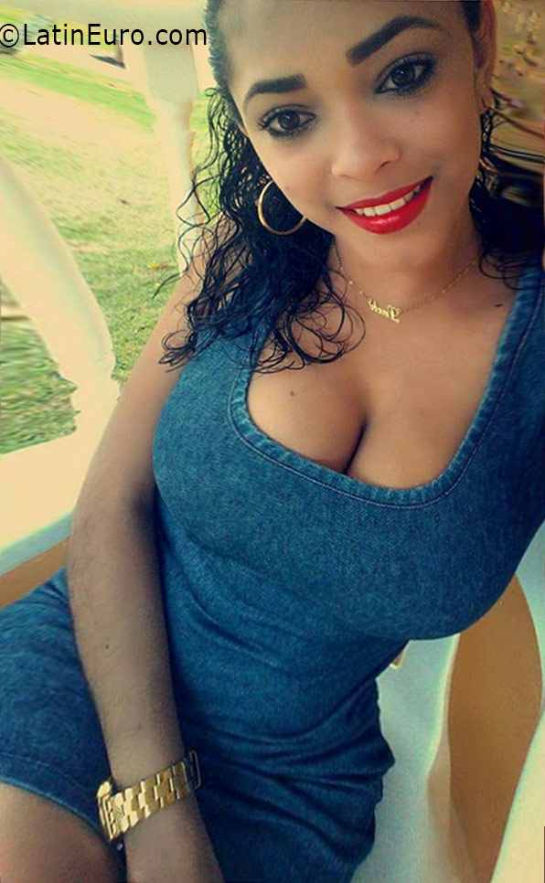 Date this young Dominican Republic man Amanda from Santo domingo DO25963