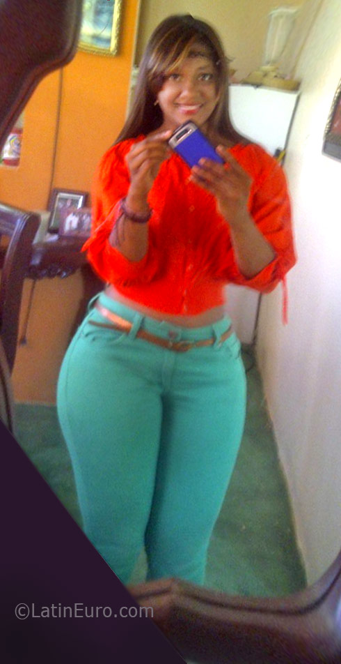 Date this young Dominican Republic girl Yelie from Santiago DO26018