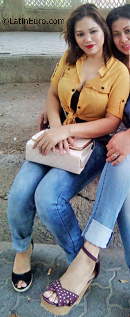 Date this young Kuwait girl Jonalyn from Manila and Kuwait City PH910