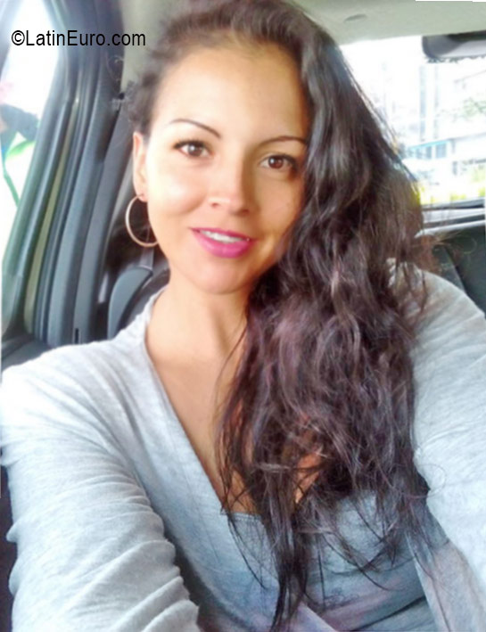 Date this sultry Colombia girl Sandra from Bogota CO19199