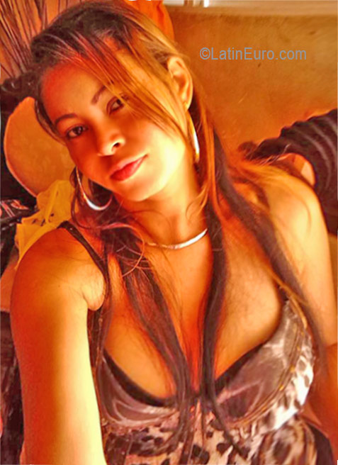 Date this passionate Dominican Republic girl Karolay from Santiago DO26301