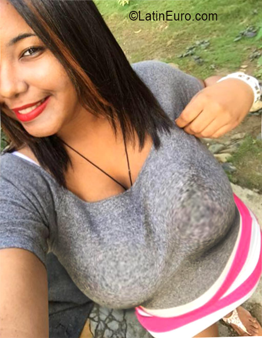 Date this attractive Dominican Republic girl Ariedny from Santo Domingo DO26445