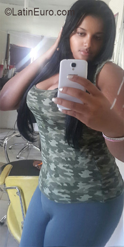 Date this gorgeous Dominican Republic girl Yandia from Santo Domingo DO26454