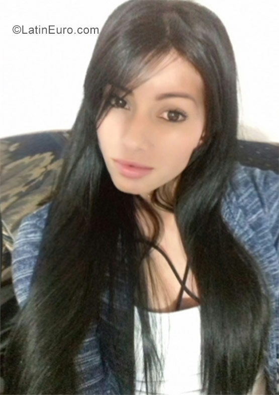 Date this beautiful Colombia girl Leivelez from  CO19563