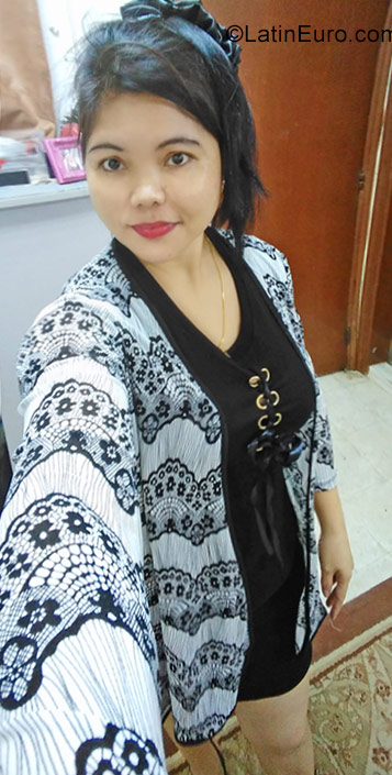 Date this georgeous Kuwait girl Gemma from Kuwait City PH933