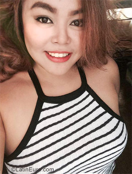 Date this hard body Philippines girl Chie from Manila PH935