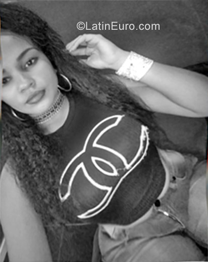 Date this nice looking Dominican Republic girl Paola from Santo Domingo DO26855